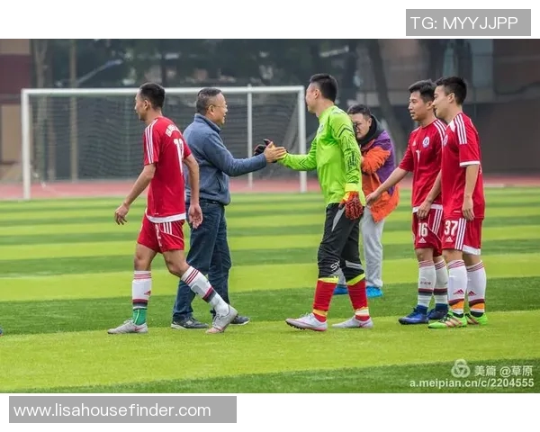 武汉足球队与重庆足球队赛后复盘团队协作分析与战术总结